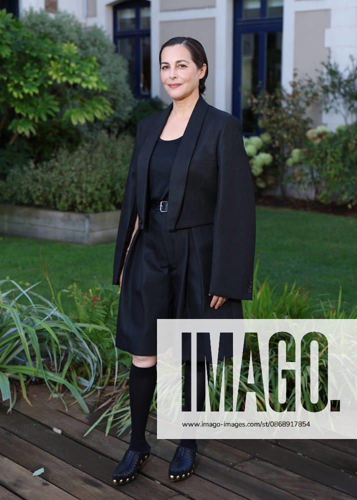Amira Casar Jury photocall at the 37th edition of the Dinard British Film Festival on October 8, 2026 Denis Guignebourg Bestimage Jury photocall at the 37th edition of the Dinard British Film Festival on October 8, 2026 Dinard, France