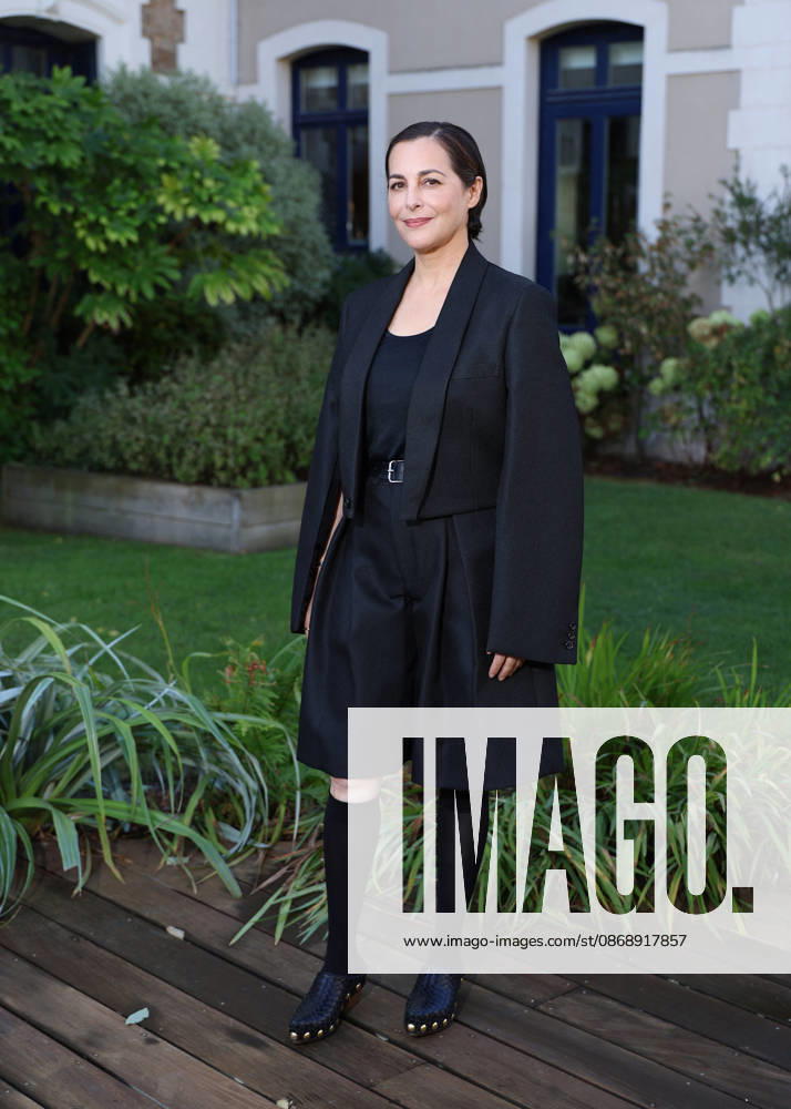 Amira Casar Jury photocall at the 37th edition of the Dinard British Film Festival on October 8, 2026 Denis Guignebourg Bestimage Jury photocall at the 37th edition of the Dinard British Film Festival on October 8, 2026 Dinard, France
