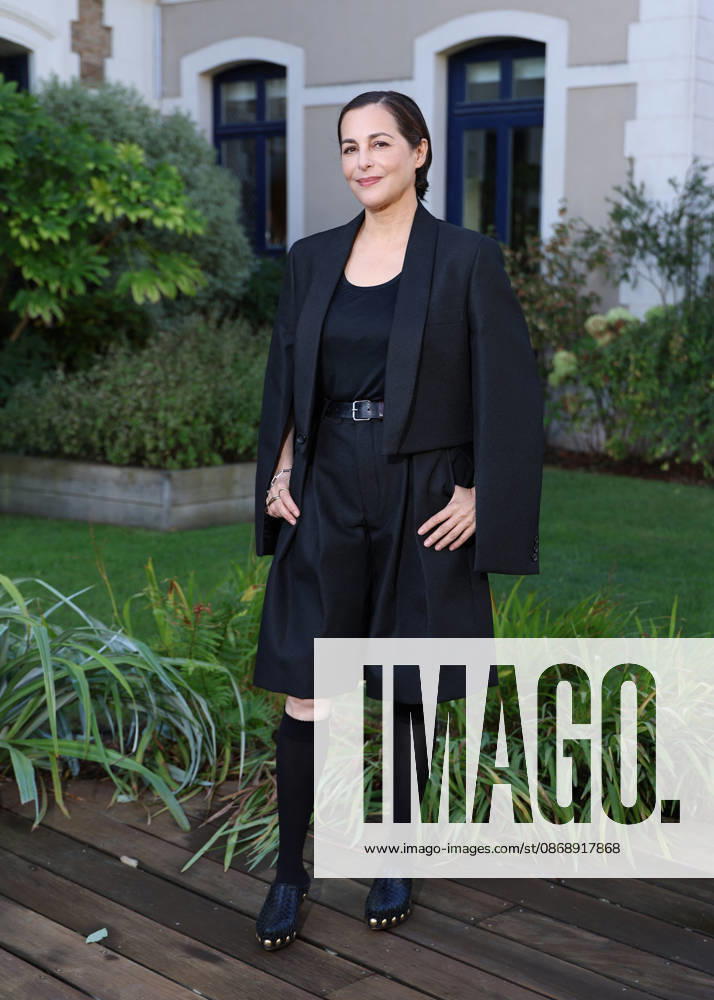 Amira Casar Jury photocall at the 37th edition of the Dinard British Film Festival on October 8, 2026 Denis Guignebourg Bestimage Jury photocall at the 37th edition of the Dinard British Film Festival on October 8, 2026 Dinard, France