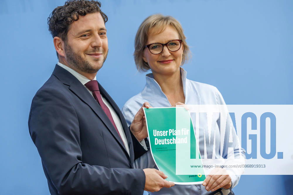 Franziska Brantner, Federal Chair of Alliance 90 The Greens, and Felix Banaszak, Federal Chair of Alliance 90 The Greens, at the Federal Press Conference Center: Presentation of the flagship proposal Our Plan for Germany. Franziska Brantner, Federal Chair of Allian
