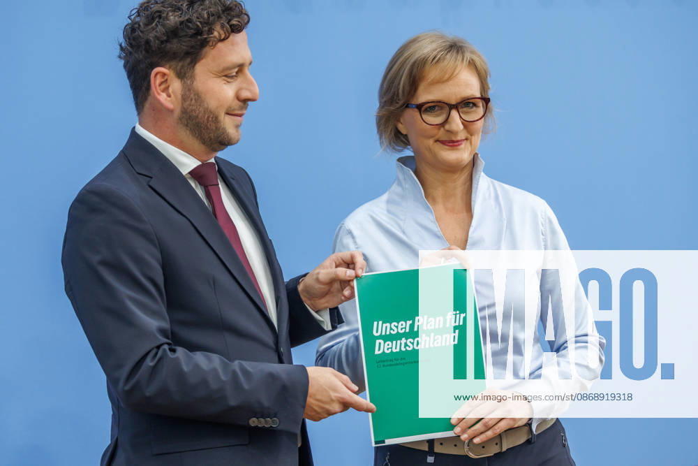 Franziska Brantner, Federal Chair of Alliance 90 The Greens, and Felix Banaszak, Federal Chair of Alliance 90 The Greens, at the Federal Press Conference Center: Presentation of the flagship proposal Our Plan for Germany. Franziska Brantner, Federal Chair of Allian