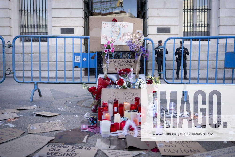 Protesters at Sol Square Stand by Their Demands for Affordable Housing Flowers and candles in tribute to Maricarmen Abascal during the housing protest at Puerta del Sol on October 8, 2026, in Madrid, Spain. The encampment at Sol has spilled over into the square, and the protesters are maintaining their demands against evictions and exorbitant rents. The Official State Gazette (BOE) published yesterday, October 7, the new version of the housing and rent decrees that the Council of Ministers approved the previous day OCTOBER 8, 2026 A Pé Madrid, Madrid, Spain