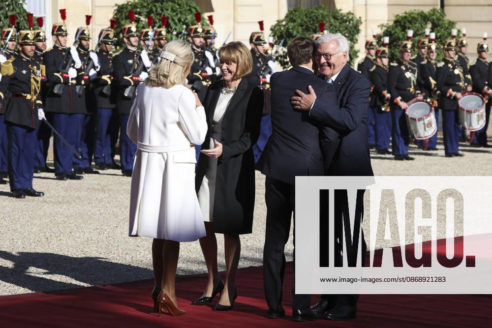 Accueil de Frank-Walter Steinmeier, PrÃ sident de la RÃ publique fÃ dÃ rale d Allemagne et de Elke Budenbender par Emmanuel Macron, PrÃ sident de la RÃ publique et Brigitte Macron ce jeudi 8 octobre au palais de lElysÃ e