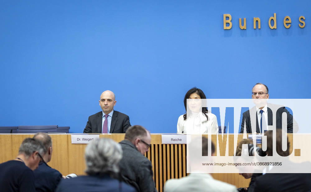 Katherina Reiche, Federal Minister of Economic Affairs and Energy, presents the federal government s Fall 2026 Economic Forecast at a federal press conference in Berlin on October 8, 2026, Berlin, Germany
