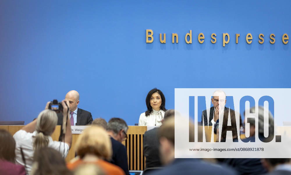Katherina Reiche, Federal Minister of Economic Affairs and Energy, presents the federal government s Fall 2026 Economic Forecast at a federal press conference in Berlin on October 8, 2026, Berlin, Germany