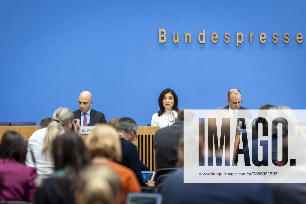Katherina Reiche, Federal Minister of Economic Affairs and Energy, presents the federal government s Fall 2026 Economic Forecast at a federal press conference in Berlin on October 8, 2026, Berlin, Germany