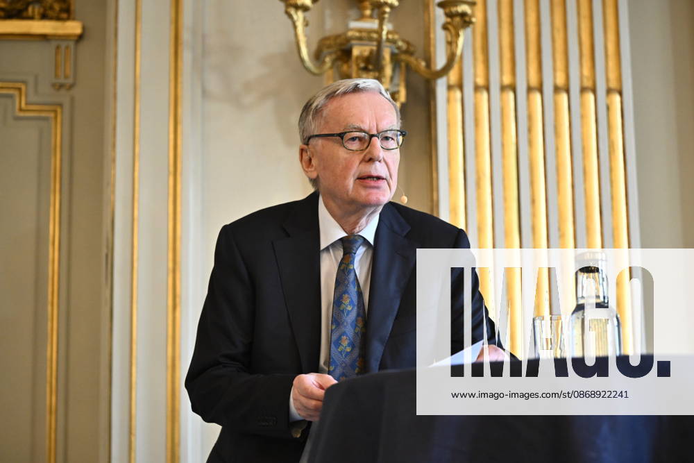 STOCKHOLM, SWEDEN 20261008 Anders Olsson, a member of the Swedish Academy, speaks at the Stock Exchange Building after Canadian author Anne Carson was announced as the 2026 Nobel Prize laureate in Literature. STOCKHOLM, SWEDEN