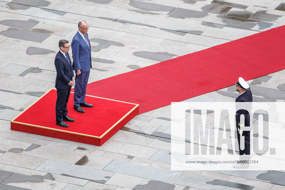 Welcome for the Prime Minister of the United Kingdom of Great Britain Welcome for Andrew Burnham, Prime Minister of the United Kingdom of Great Britain and Northern Ireland, by Federal Chancellor Friedrich Merz (CDU) in Berlin on October 8, 2026 Berlin, Berlin, Germany, Federal Chancellery