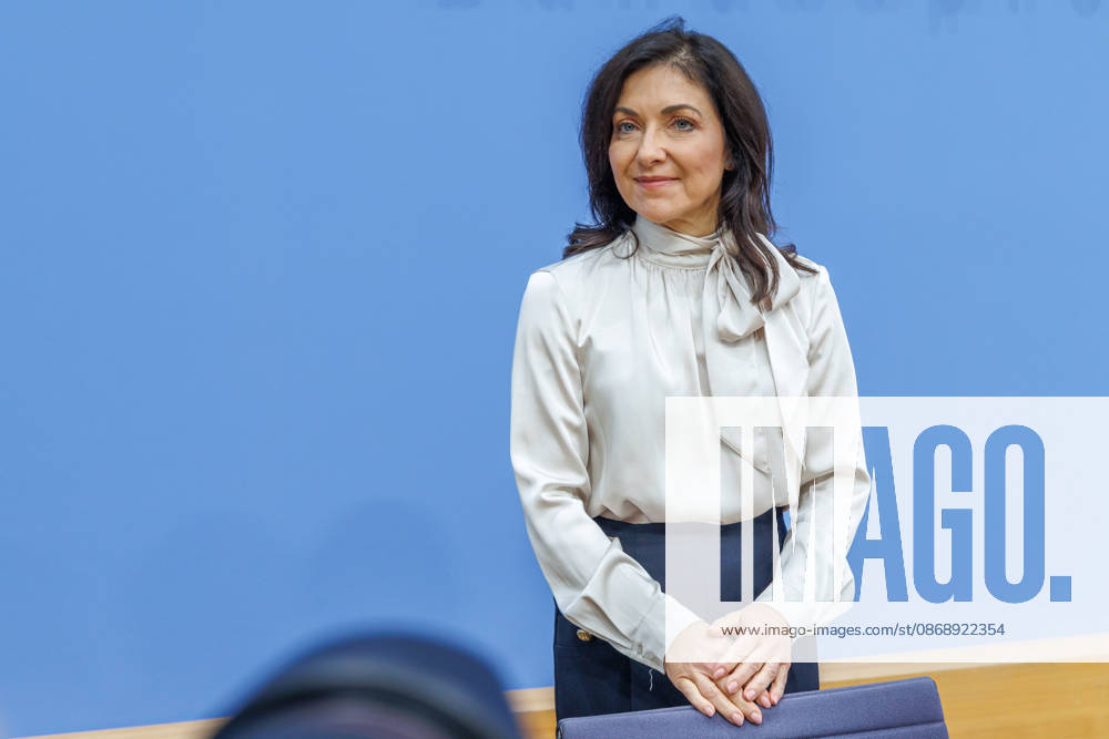 Federal Minister of Economy and Energy Katherina Reiche and Dr. Benjamin Weigert, Head of the Economic Affairs Division, at the Federal Press Conference Center: Presentation of the Federal Government’s Fall 2026 Economic Forecast, Federal Minister of Economy