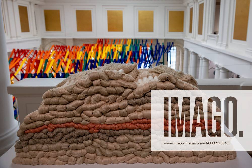 Exhibition Au dela by Sheila Hicks PHOTOPQR VOIX DU NORD FLORENT MOREAU October 8, 2026 LILLE October 8, 2026 The exhibition Au dela by artist Sheila Hicks, is on view at the Palais des Beaux-Arts PHOTO FLORENT MOREAU LA VOIX DU NORD LILLE, FRANCE, OCTOBER 8, 2026 Sheila Hicks – Beyond exhibition at the Palais des Beaux Arts in Lille The internationally renowned American artist presents a new installation in the museum’s atrium, exploring textile fiber through monumental works created especially for the space HAUTS-DE-FRANCE France