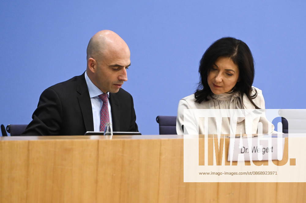ABB BPK Federal Minister of Economy and Energy Katherina Reiche Dr. Benjamin Weigert, Head of the Economy Division Presentation of the Federal Government’s Fall 2026 Economic Forecast at the BPK Federal Press Conference in Berlin on October 8, 2026, Berlin, Germany