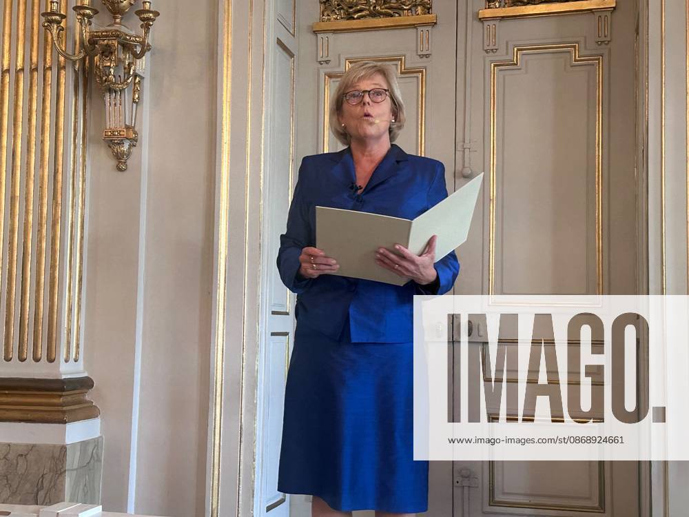 2026 Nobel Prize in Literature awarded to Canadian writer Anne Carson STOCKHOLM, SWEDEN - OCTOBER 08: Ingrid Carlberg, Permanent Secretary of the Swedish Academy, announces the winner of the 2026 Nobel Prize in Literature during a press conference at the Swedish Academy in Stockholm, Sweden, on October 08, 2026. The prize is awarded to 76-year-old Canadian writer and poet Anne Carson for her bold and innovative works that create new forms for contemporary literature in a playful dialogue with the classical tradition. Atila Altuntas Anadolu Stockholm Sweden. Editorial use only. Please get in touch for any other usage.