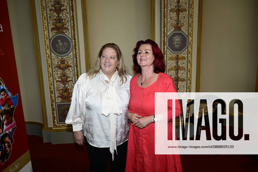 Kathy Kelly and Viola Klein at the press conference and presentation of the 16th HOPE Award for the 18th HOPE Gala in Dresden at the Schauspielhaus Dresden, Dresden