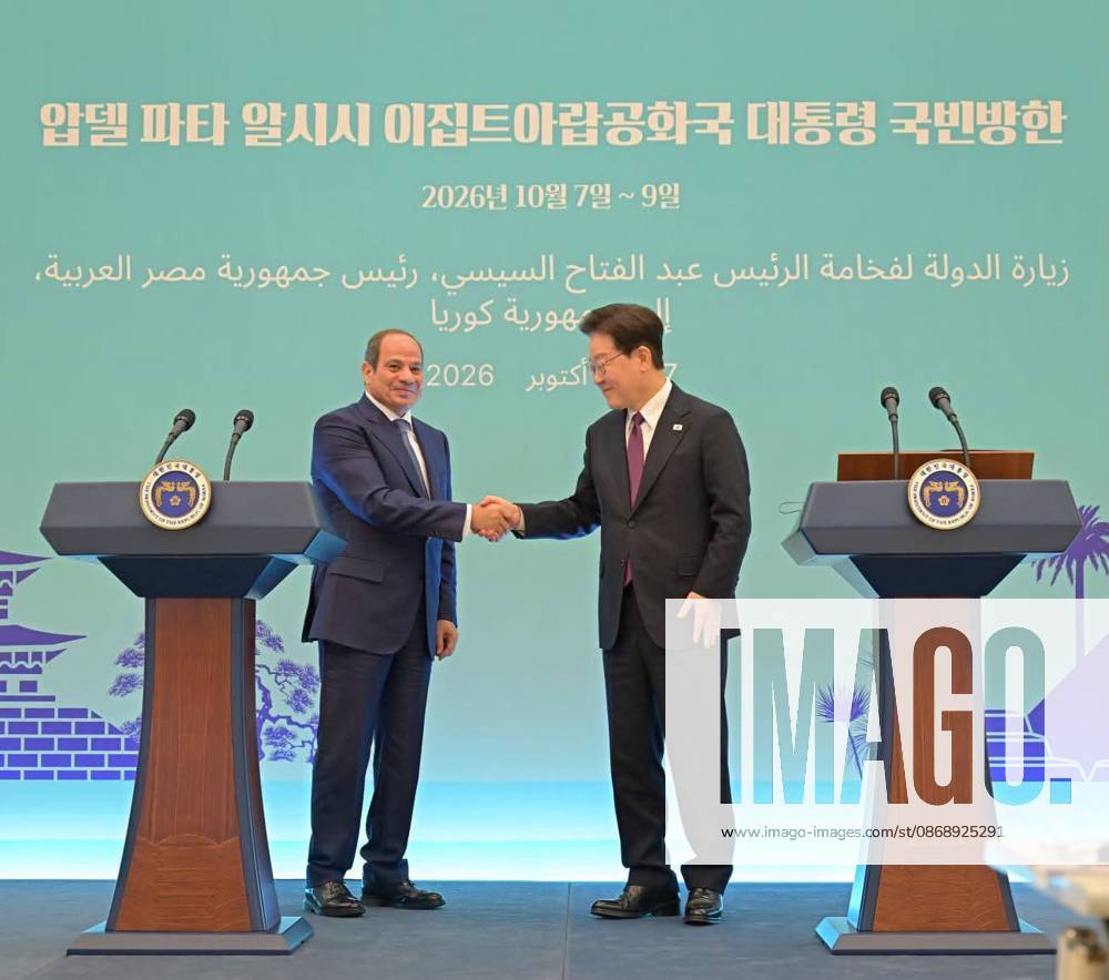 Egyptian and South Korean Presidents Attend Official Welcome in Seoul Egyptian President Abdel Fattah al-Sisi and South Korean President Lee Jae Myung attend an official welcoming ceremony at the South Korean presidential office in Seoul, South Korea, on October 8, 2026. Lee welcomed al-Sisi on arrival as the two countries’ national anthems were played and an honor guard was reviewed, before the Egyptian president signed the official guest book and the two leaders posed for a commemorative photograph. Photo by Egyptian President Office apaimages Cairo Cairo Egypt 081026_South_Korea_EPO_00(6)