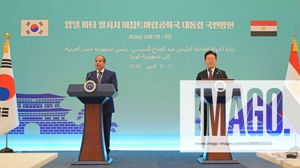 Egyptian and South Korean Presidents Attend Official Welcome in Seoul Egyptian President Abdel Fattah al-Sisi and South Korean President Lee Jae Myung attend an official welcoming ceremony at the South Korean presidential office in Seoul, South Korea, on October 8, 2026. Lee welcomed al-Sisi on arrival as the two countries’ national anthems were played and an honor guard was reviewed, before the Egyptian president signed the official guest book and the two leaders posed for a commemorative photograph. Photo by Egyptian President Office apaimages Cairo Cairo Egypt 081026_South_Korea_EPO_00(2)