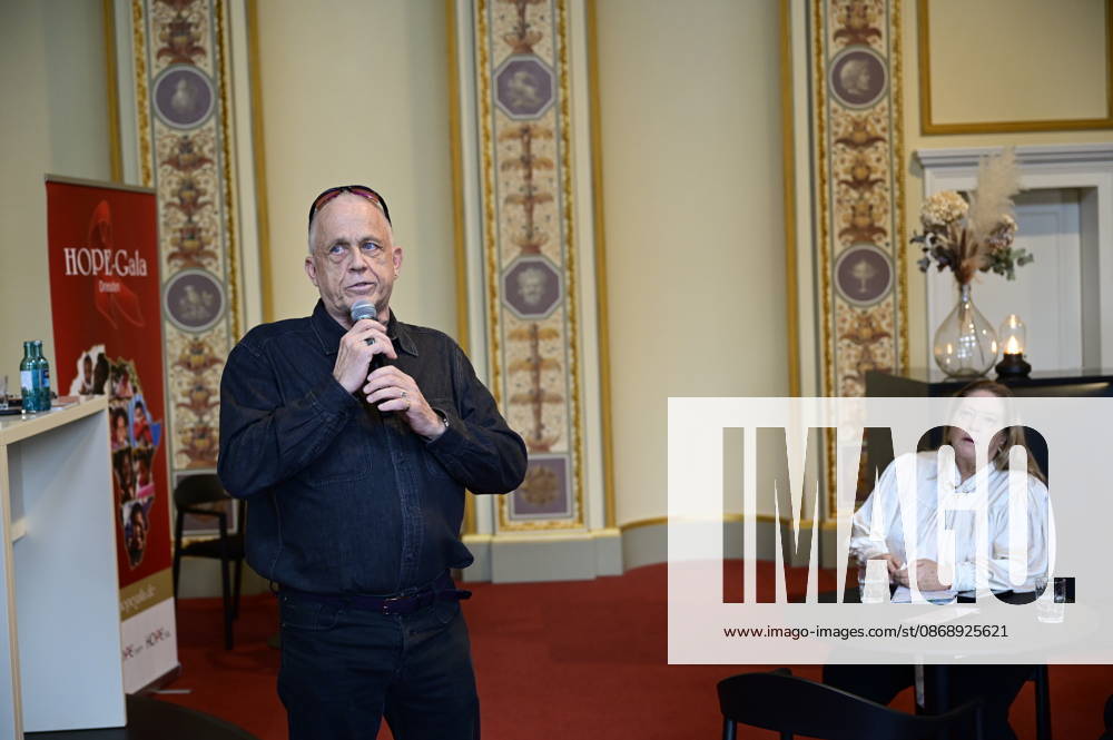 Stefan Hippler and Kathy Kelly at the press conference and presentation of the 16th HOPE Award at the 18th HOPE Gala in Dresden at the Schauspielhaus Dresden, Dresden