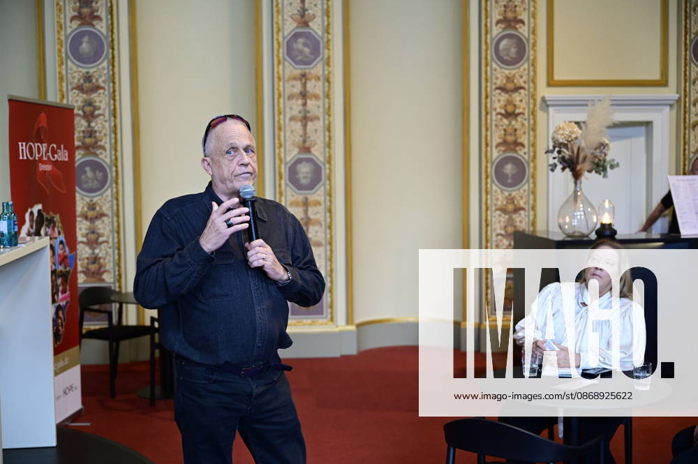Stefan Hippler and Kathy Kelly at the press conference and presentation of the 16th HOPE Award at the 18th HOPE Gala in Dresden at the Schauspielhaus Dresden, Dresden