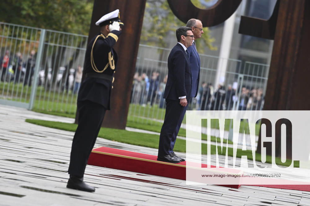 British Prime Minister Burnham welcomed with military ceremony in Berlin BERLIN, GERMANY - OCTOBER 8: British Prime Minister Andy Burnham is being welcomed by German Chancellor Friedrich Merz (not seen) with a military ceremony at the Federal Chancellery in Berlin, Germany, on October 8, 2026. Halil Sagirkaya Anadolu Berlin Germany. Editorial use only. Please get in touch for any other usage.