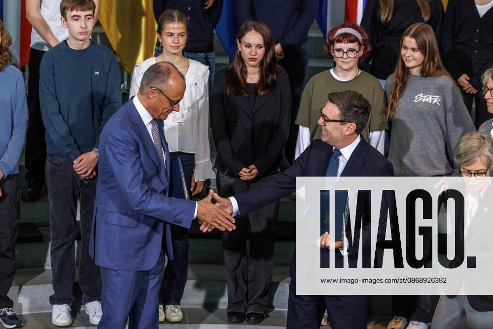 Exchange of the instruments of ratification of the Kensington Treaty by Federal Chancellor Friedrich Merz (CDU) and the Prime Minister of the United Kingdom of Great Britain and Northern Ireland, Andrew Burnham Exchange of the instruments of ratification of the Kens