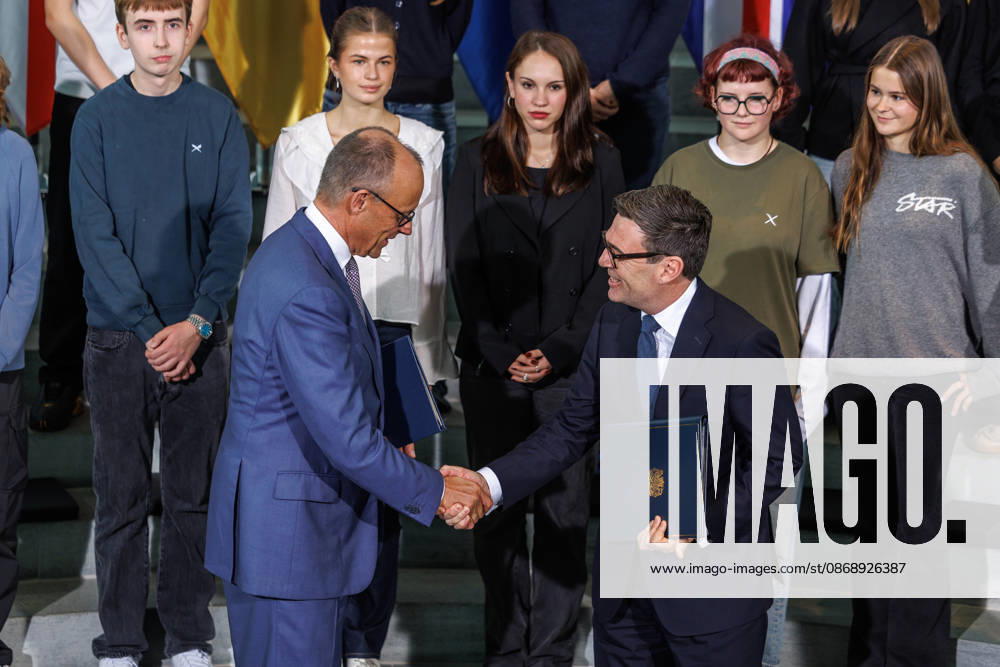 Exchange of the instruments of ratification of the Kensington Treaty by Federal Chancellor Friedrich Merz (CDU) and the Prime Minister of the United Kingdom of Great Britain and Northern Ireland, Andrew Burnham Exchange of the instruments of ratification of the Kens