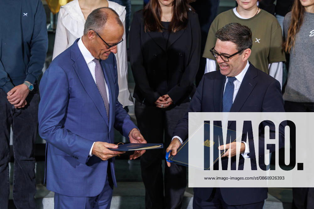 Exchange of the instruments of ratification of the Kensington Treaty by Federal Chancellor Friedrich Merz (CDU) and the Prime Minister of the United Kingdom of Great Britain and Northern Ireland, Andrew Burnham Exchange of the instruments of ratification of the Kens