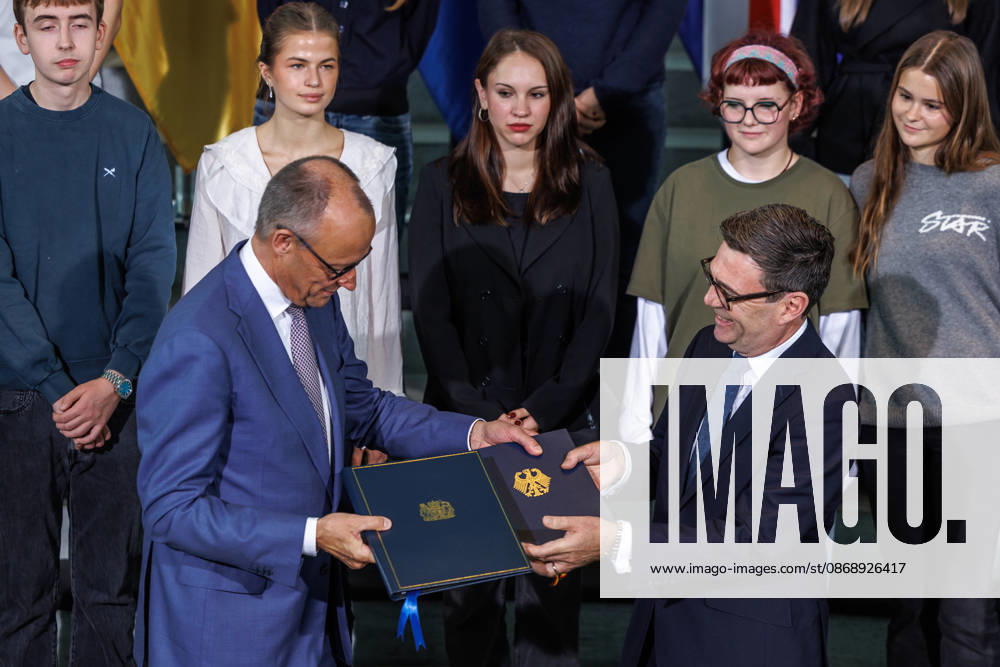 Exchange of the instruments of ratification of the Kensington Treaty by Federal Chancellor Friedrich Merz (CDU) and the Prime Minister of the United Kingdom of Great Britain and Northern Ireland, Andrew Burnham Exchange of the instruments of ratification of the Kens