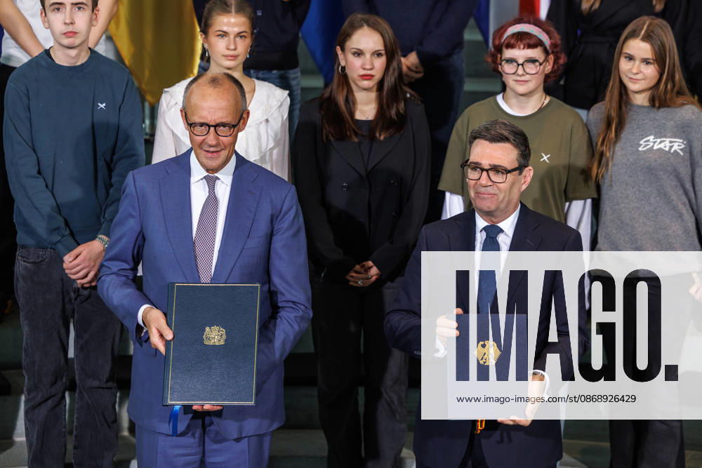 Exchange of the instruments of ratification of the Kensington Treaty by Federal Chancellor Friedrich Merz (CDU) and the Prime Minister of the United Kingdom of Great Britain and Northern Ireland, Andrew Burnham Exchange of the instruments of ratification of the Kens