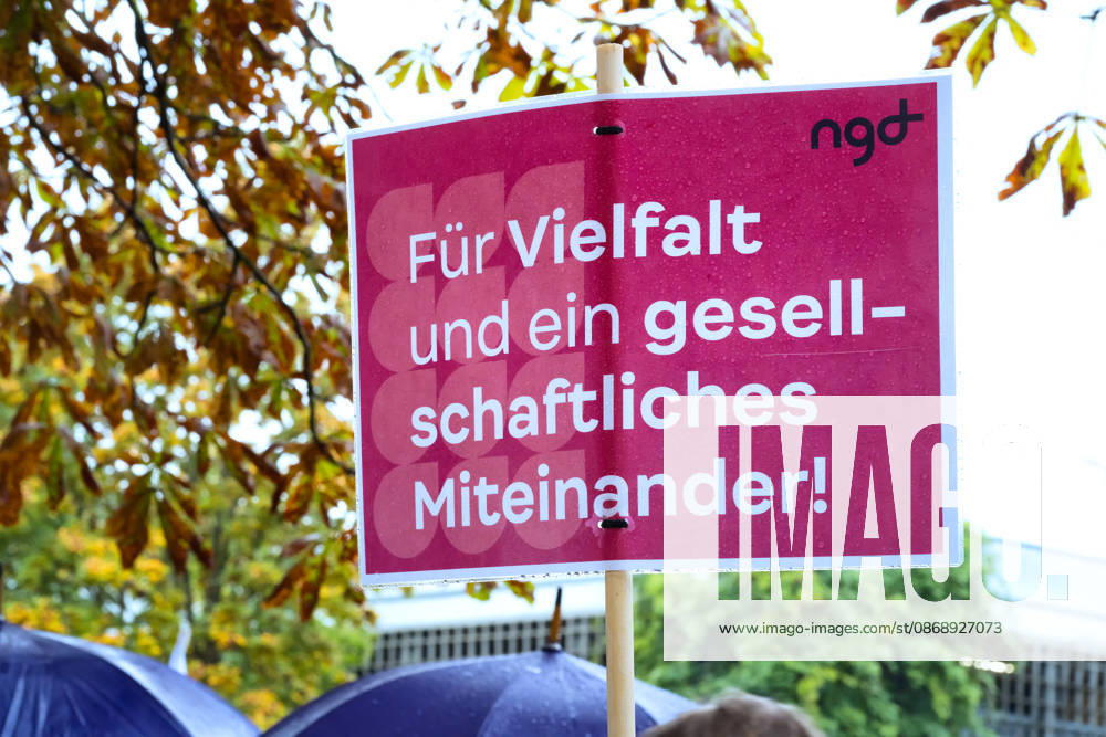 Demonstration for the Welfare State in Kiel. Under the slogan Secure Democracy, Strengthen Social Cohesion, welfare organizations in Kiel called for a demonstration. A sign reading For Diversity and Social Cohesion. Kiel, Düsternbrooker Weg, Schleswig-Holstein, Germany