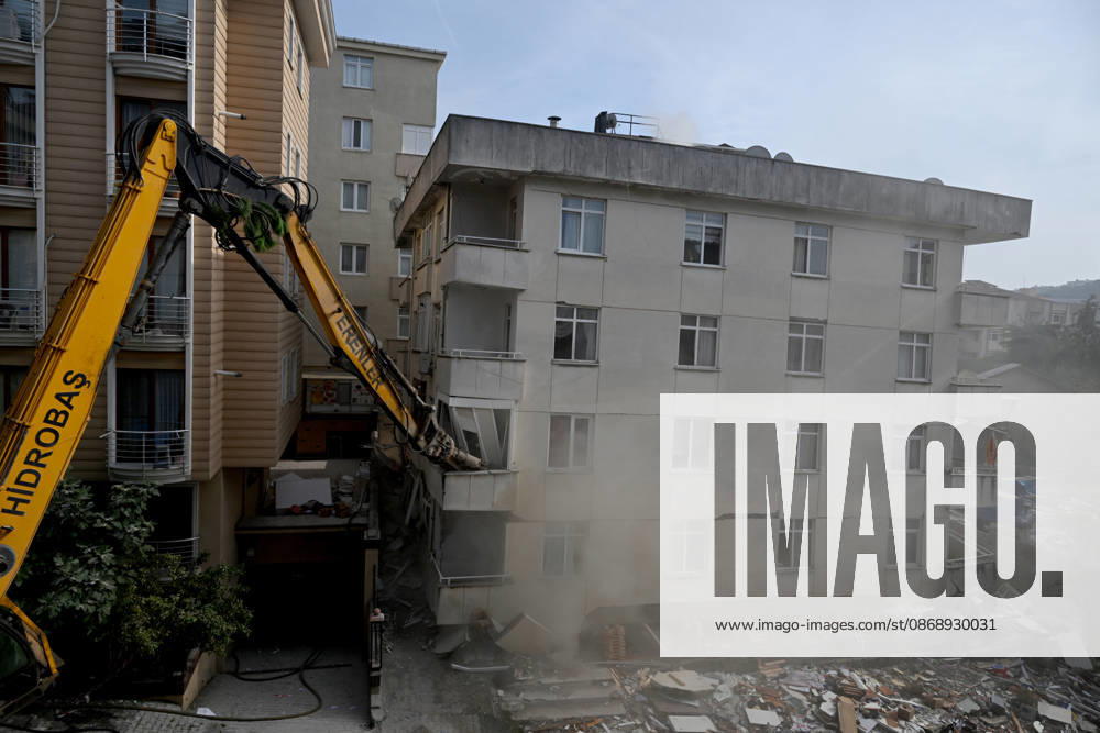 Partial collapse occurs in 7-story building in Istanbul s Maltepe district ISTANBUL, TURKIYE - OCTOBER 08: Search and rescue personnel, including firefighters, AFAD, UMKE, and police teams initiate a controlled demolition to safely reach three people trapped under rubble after the lower three floors of a seven-story residential building collapsed for undetermined reasons in the Maltepe district of Istanbul, Turkiye, on October 08, 2026. Ahmet Okatali Anadolu Istanbul Turkey. Editorial use only. Please get in touch for any other usage.