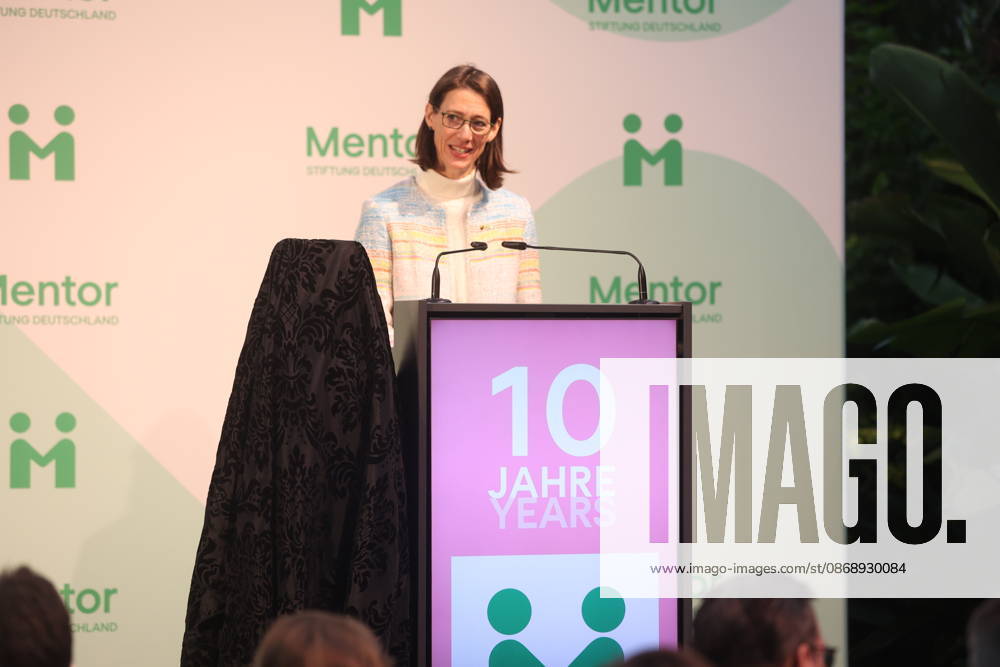 Queen Silvia of Sweden Presents Award on Mainau Island, Konstanz, Mainau, 0810 2026 Her Majesty Queen Silvia of Sweden presents the Mentor Award at a ceremony marking the 10th anniversary of the Mentor Foundation Germany in Baden-Württemberg, Germany