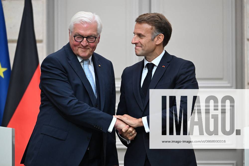 French And German Presidents Press Conference - Paris French President Emmanuel Macron and German President Frank Walter Steinmeier hold a joint press conference at the Elysee Palace in Paris, France on Undated. Photo by Eric Tschaen Pool ABACAPRESS.COM PARIS IDF France