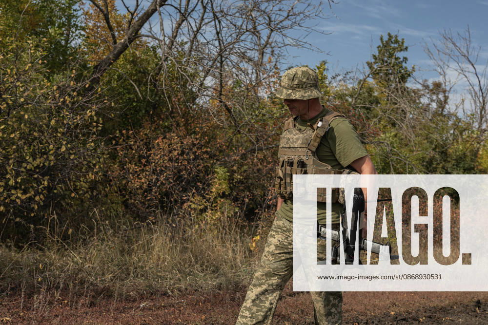 Ukrainian drone units are on duty at the front lines in Donetsk Region DONETSK REGION, UKRAINE - OCTOBER 8: A Ukrainian soldier carries a drone to attack enemy drones in the Donetsk region, Ukraine, 8 October 2026 Diego Herrera Carcedo Anadolu Donetsk Ukraine. Editorial use only. Please get in touch for any other usage.