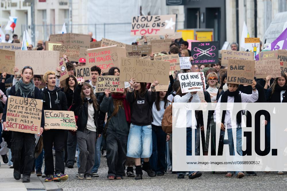 HIGH SCHOOL STUDENTS PROTEST PHOTOPQR SUD OUEST XAVIER LEOTY 10 08 2026 High school and college students protest in La Rochelle, October 8, 2026 PHOTO XAVIER LEOTY France Fires have broken out at several schools in France as students protest by blocking access to educational institutions nationwide over school funding and learning conditions France