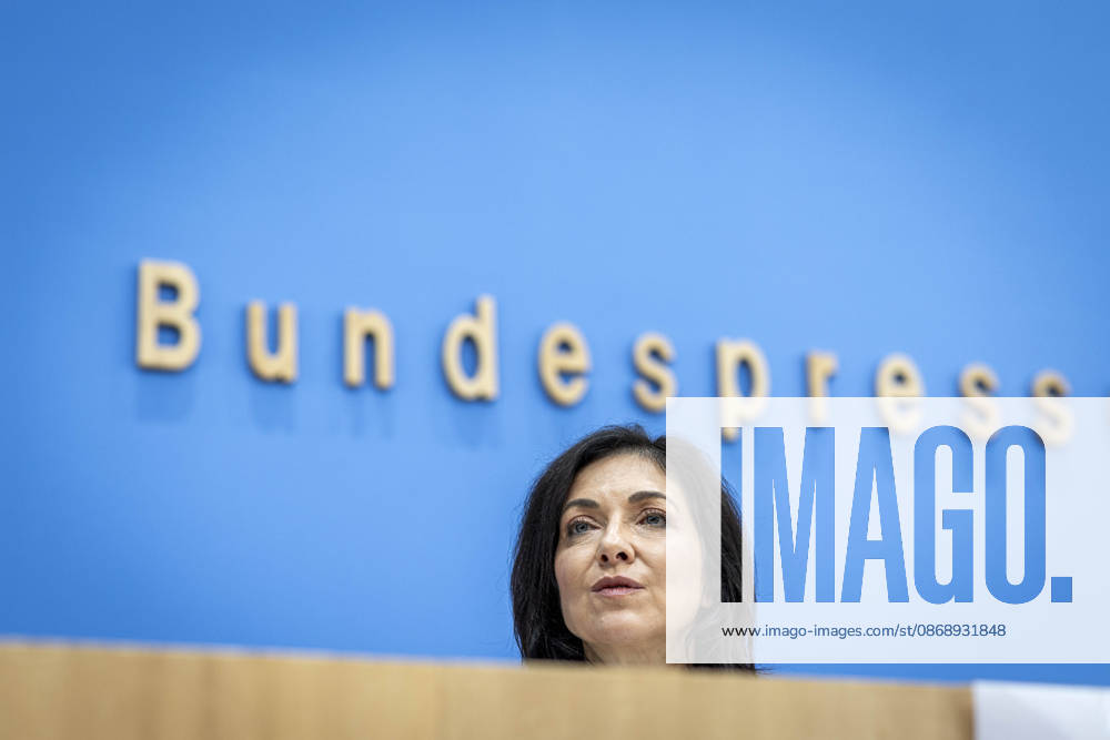 Katherina Reiche, Federal Minister of Economic Affairs and Energy, presents the federal government s Fall 2026 Economic Forecast at a federal press conference in Berlin on October 8, 2026, Berlin, Germany
