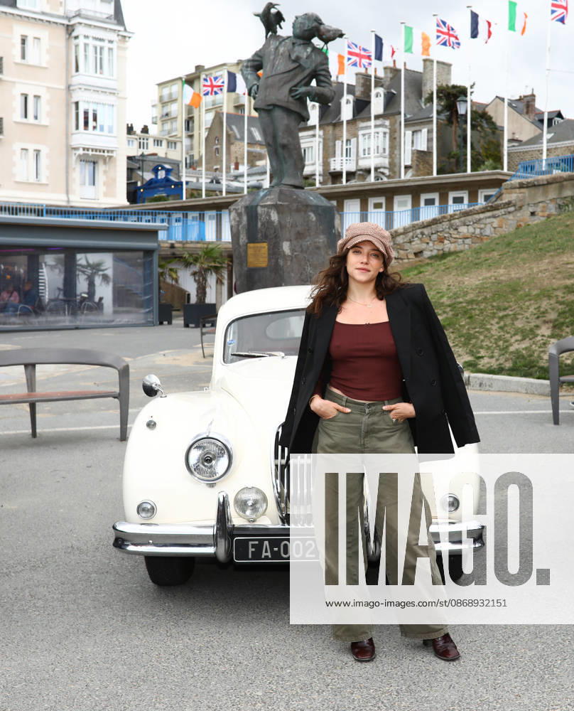 ZOE ADJANI poses during the cabin inauguration during the 37th Dinard British and Irish Film Festival in Dinard, France. Dinard France - ZUMAc179 20261008_zep_c179_027