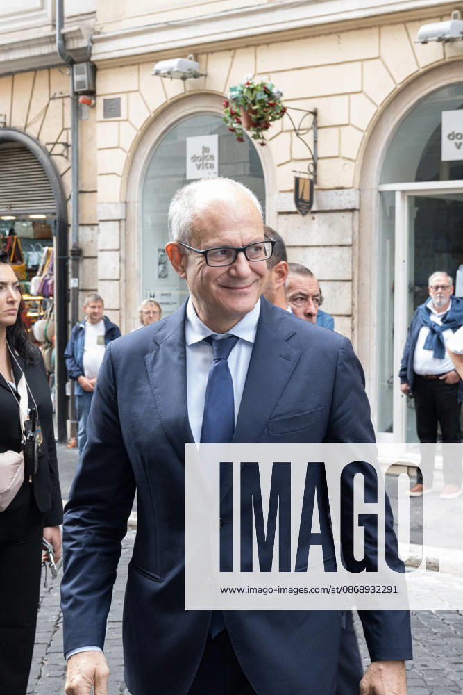 IPA89429521 - Rome Mayor Roberto Gualtieri upon arrival at the Teatro Sistina for the celebrations marking the 150th anniversary of the *Corriere della Sera*, in Rome, Italy, on October 8, 2026. Flavio Brancaleone Fotogramma