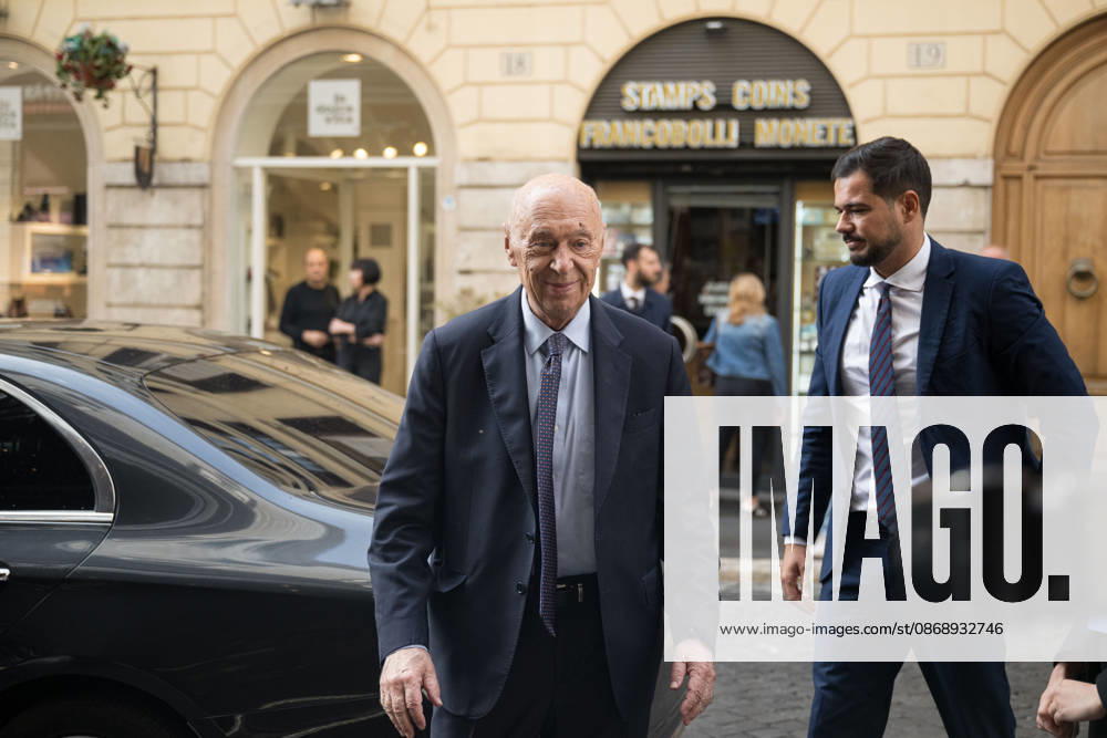 IPA89429574 - Journalist Paolo Mieli arriving at the Teatro Sistina for the celebrations marking the 150th anniversary of the *Corriere della Sera* in Rome, Italy, on October 8, 2026. Flavio Brancaleone Fotogramma