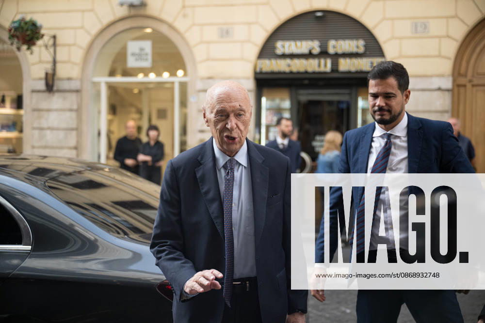 IPA89429576 - Journalist Paolo Mieli arriving at the Teatro Sistina for the celebrations marking the 150th anniversary of the *Corriere della Sera* in Rome, Italy, on October 8, 2026. Flavio Brancaleone Fotogramma