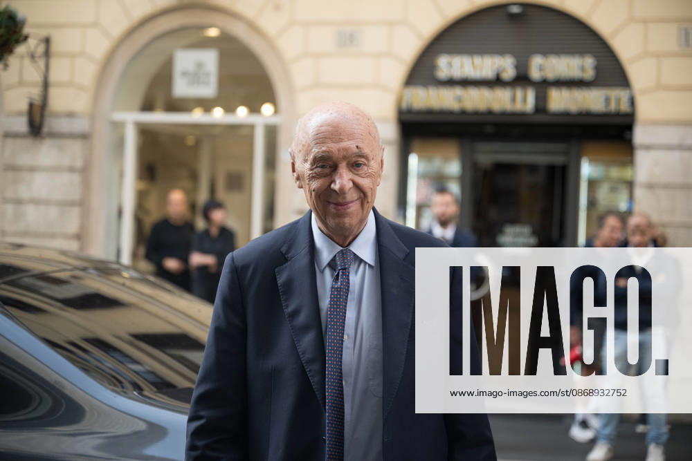 IPA89429579 - Journalist Paolo Mieli arriving at the Teatro Sistina for the celebrations marking the 150th anniversary of the *Corriere della Sera* in Rome, Italy, on October 8, 2026. Flavio Brancaleone Fotogramma