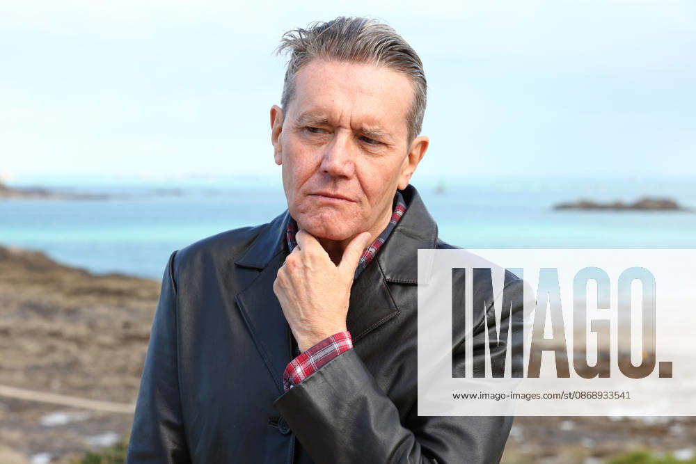 STEPHEN WOOLEY poses during the jury photocall at Emeria during the 37th Dinard British and Irish Film Festival in Dinard, France. Dinard France - ZUMAc179 20261008_zep_c179_031