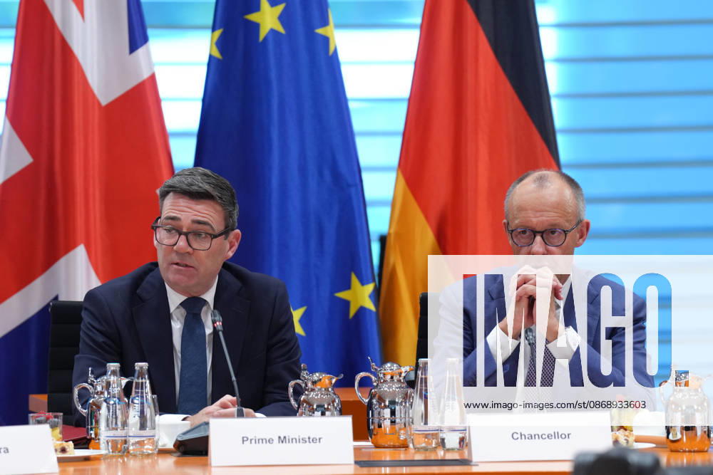 Regional Economic Forum with Chancellor Merz and British Prime Minister Andrew Burnham Chancellor Friedrich Merz and Andrew Burnham, Prime Minister of the United Kingdom of Great Britain and Northern Ireland, delivering their opening remarks at the start of the joint regional economic forum at the Federal Chancellery, October 8, 2026, Berlin, Germany