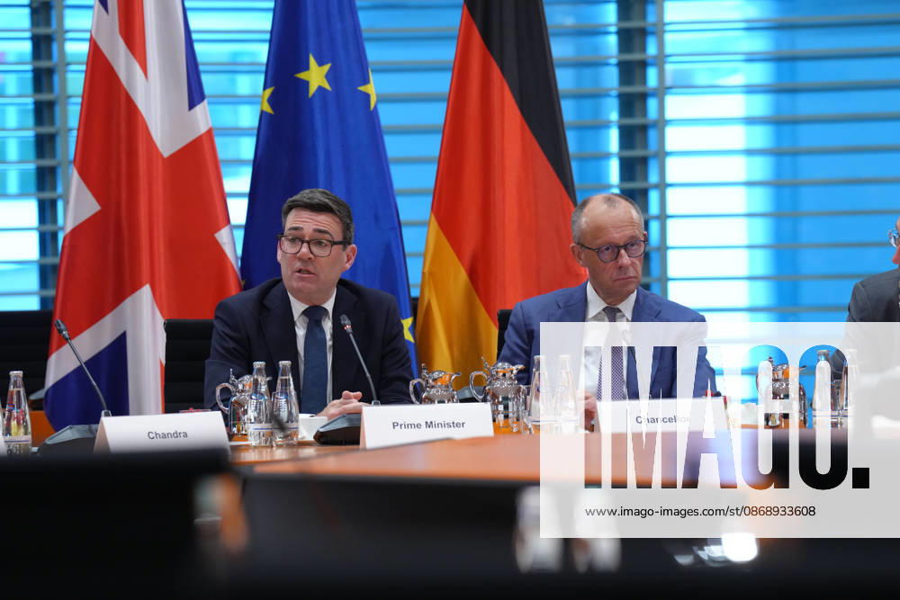 Regional Economic Forum with Chancellor Merz and British Prime Minister Andrew Burnham Chancellor Friedrich Merz and Andrew Burnham, Prime Minister of the United Kingdom of Great Britain and Northern Ireland, delivering their opening remarks at the start of the joint regional economic forum at the Federal Chancellery, October 8, 2026, Berlin, Germany