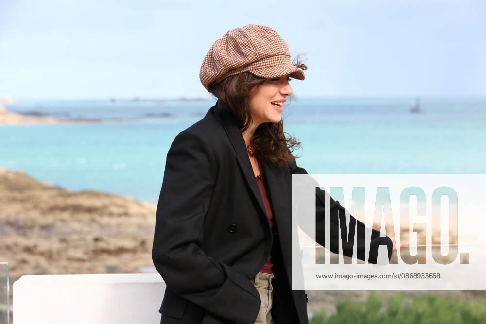 ZOE ADJANI posed during the jury photocall at Emeria during the 37th Dinard British and Irish Film Festival in Dinard, France. Dinard France - ZUMAc179 20261008_zep_c179_035