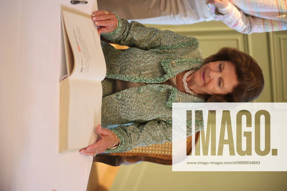 Queen Silvia of Sweden Visits Mainau Island, Konstanz, Mainau, October 8, 2026 Her Majesty Queen Silvia of Sweden visits Mainau Island near Konstanz and, among other things, signs the city’s Golden Book. Baden-Württemberg, Germany