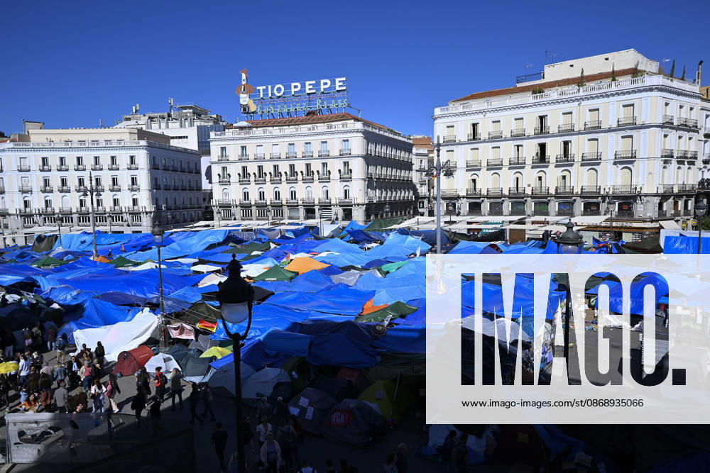 87-year-old symbol of Spain’s housing crisis dies 2 weeks after eviction MADRID, SPAIN - OCTOBER 8: A tent protest set up by Spaniards at Puerta del Sol on September 26, calling on the central and regional governments to take action over the housing crisis, continues in Madrid, Spain, on October 8, 2026. Maricarmen Abascal, known publicly as Maricarmen, the 87-year-old woman whose eviction from her longtime Madrid home sparked housing protests across Spain, died on Wednesday. Burak Akbulut Anadolu Madrid Spain. Editorial use only. Please get in touch for any other usage.