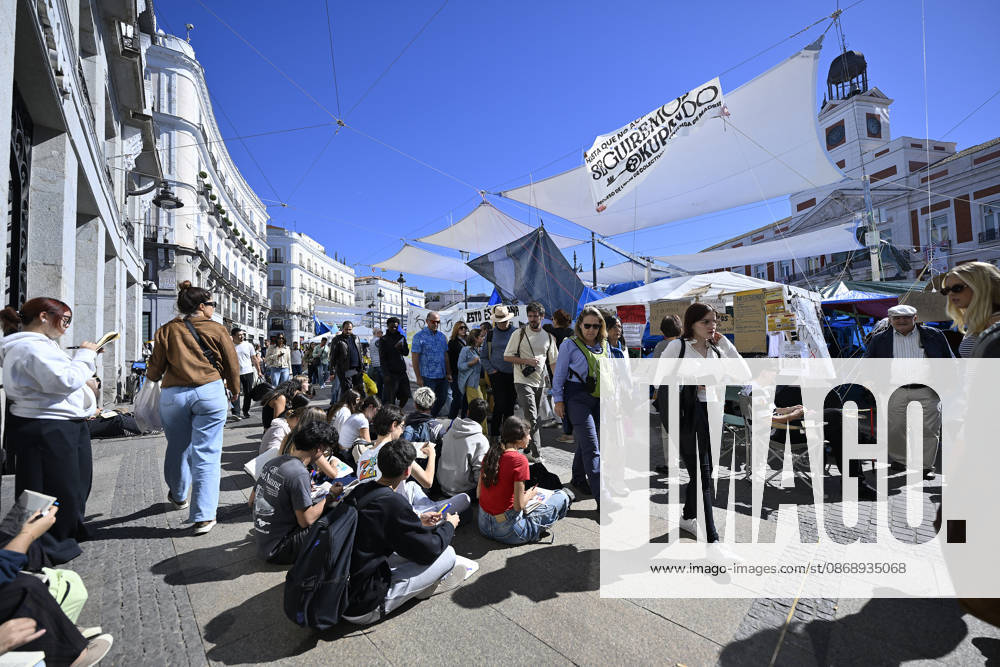 87-year-old symbol of Spain’s housing crisis dies 2 weeks after eviction MADRID, SPAIN - OCTOBER 8: A tent protest set up by Spaniards at Puerta del Sol on September 26, calling on the central and regional governments to take action over the housing crisis, continues in Madrid, Spain, on October 8, 2026. Maricarmen Abascal, known publicly as Maricarmen, the 87-year-old woman whose eviction from her longtime Madrid home sparked housing protests across Spain, died on Wednesday. Burak Akbulut Anadolu Madrid Spain. Editorial use only. Please get in touch for any other usage.