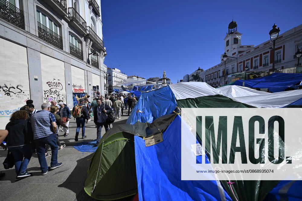 87-year-old symbol of Spain’s housing crisis dies 2 weeks after eviction MADRID, SPAIN - OCTOBER 8: A tent protest set up by Spaniards at Puerta del Sol on September 26, calling on the central and regional governments to take action over the housing crisis, continues in Madrid, Spain, on October 8, 2026. Maricarmen Abascal, known publicly as Maricarmen, the 87-year-old woman whose eviction from her longtime Madrid home sparked housing protests across Spain, died on Wednesday. Burak Akbulut Anadolu Madrid Spain. Editorial use only. Please get in touch for any other usage.