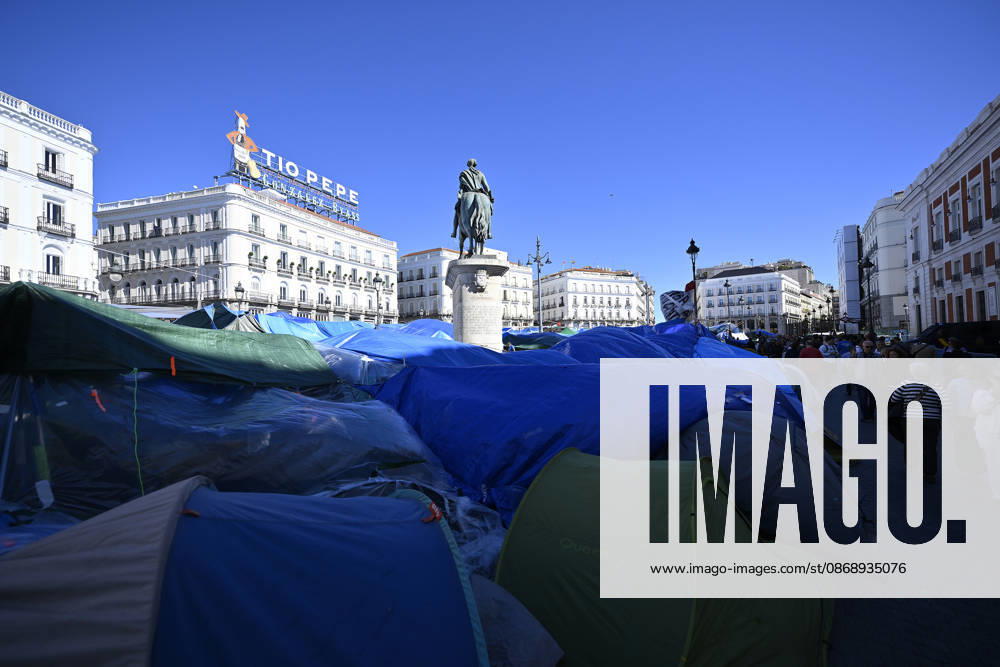 87-year-old symbol of Spain’s housing crisis dies 2 weeks after eviction MADRID, SPAIN - OCTOBER 8: A tent protest set up by Spaniards at Puerta del Sol on September 26, calling on the central and regional governments to take action over the housing crisis, continues in Madrid, Spain, on October 8, 2026. Maricarmen Abascal, known publicly as Maricarmen, the 87-year-old woman whose eviction from her longtime Madrid home sparked housing protests across Spain, died on Wednesday. Burak Akbulut Anadolu Madrid Spain. Editorial use only. Please get in touch for any other usage.