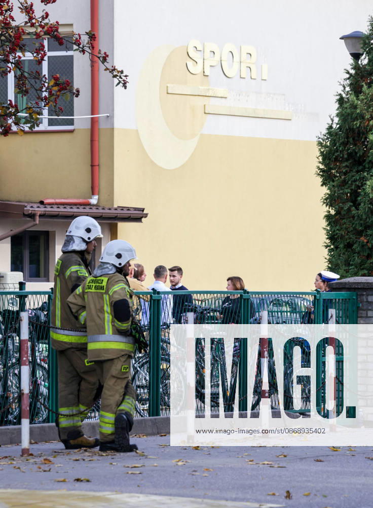 Stabbing attack at a primary school in Poland Photo: Wojciech Olkusnik East News Emergency services are seen at the site after a knife attack at the local primary school on October 8, 2026 in the village of Leszczydol-Nowiny in central Poland, approximately 60 km north-east of Warsaw. A 15-year-old school graduate entered the building armed with a knife and fatally stabbed the janitor and wounded two teachers trying to overpower him. According to the police the perpetrator was wearing a helmet with a camera and planned to record the attack. A day earlier a stabbing attack, where nine people were wounded, occurred in a vocational school in the town of Ostroleka, 50 km north of today s site. EN_01685559_0015