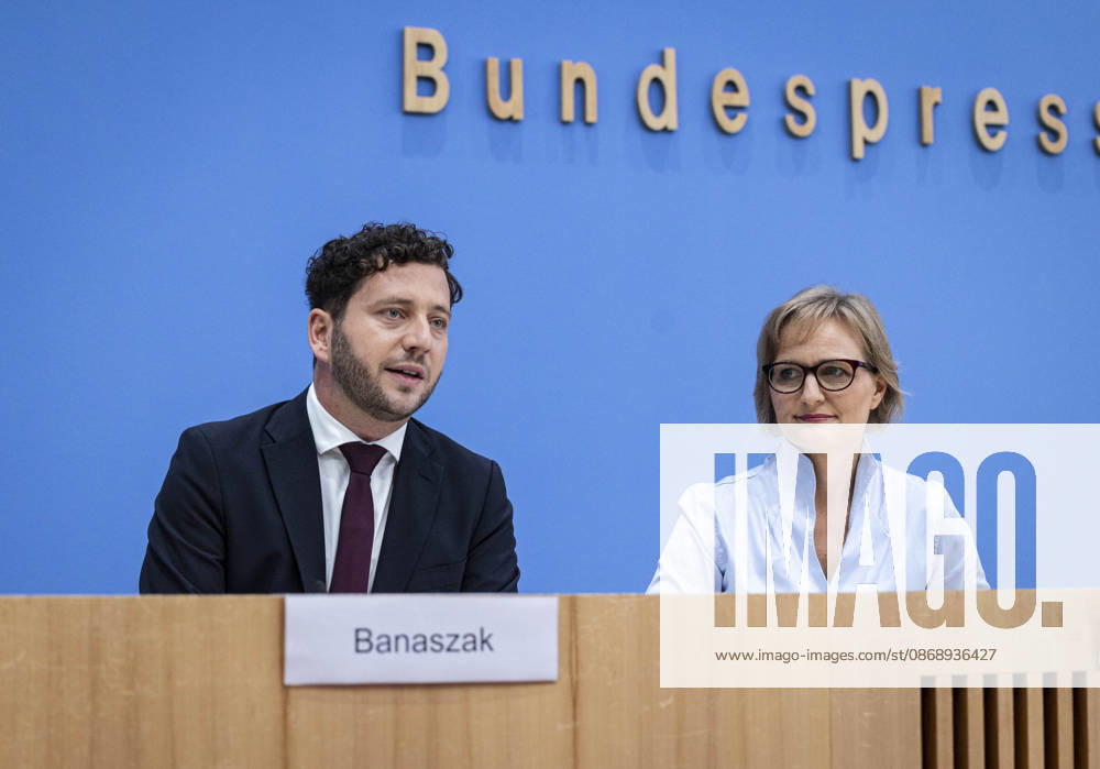R L Franziska Brantner, co-chair of Alliance 90 The Greens, and Felix Banaszak, co-chair of Alliance 90 The Greens, photographed during the press conference to present the flagship proposal Our Plan for Germany, Berlin, October 8, 2026, Berlin, Germany
